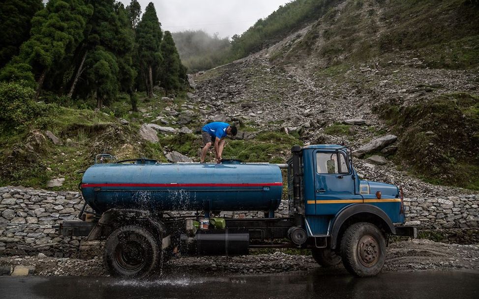 Indien: Das Schicksal der kleinen Wasserträger