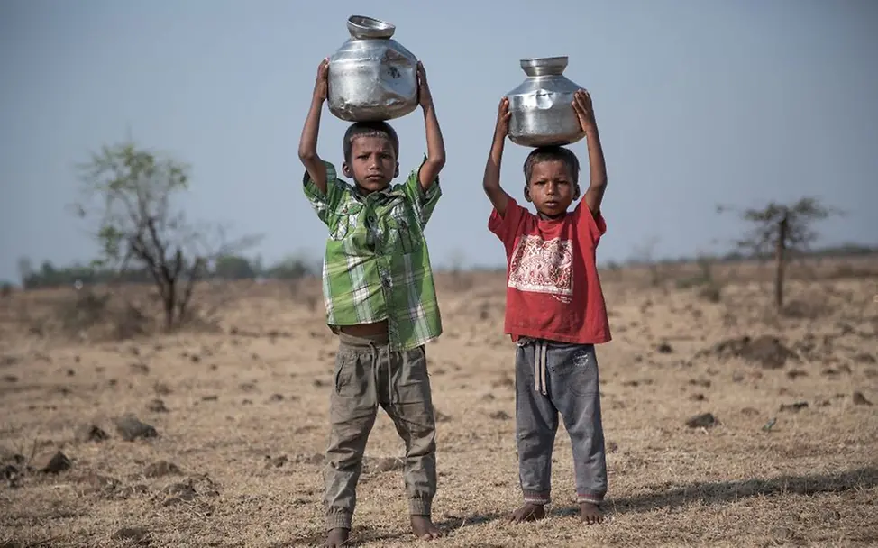 India: The fate of the little water carriers | © Supratim Bhattacharjee, Indien, Agentur De Beeldunie India: The fate of the little water carriers