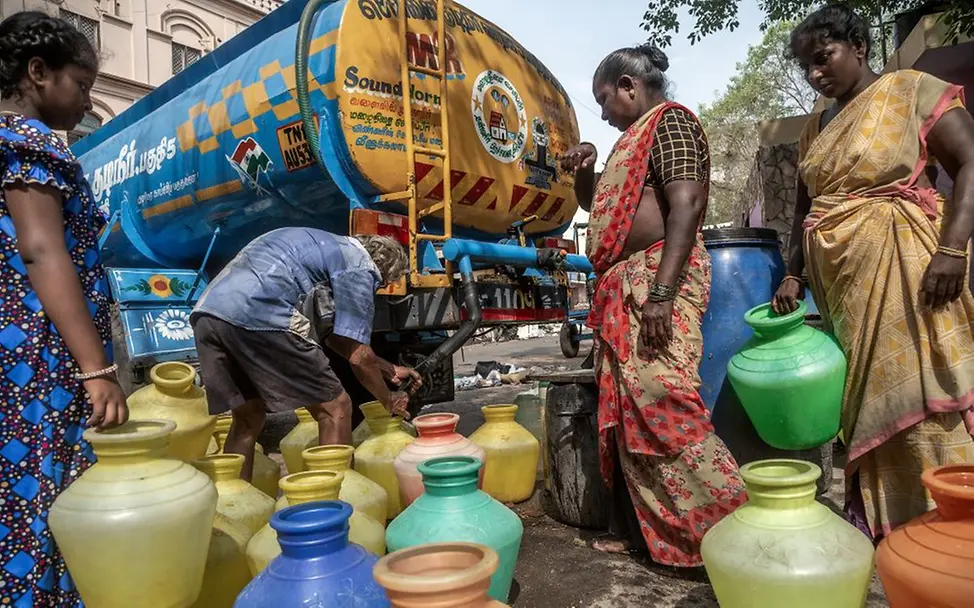 India: The fate of the little water carriers | © Supratim Bhattacharjee, Indien, Agentur De Beeldunie India: The fate of the little water carriers