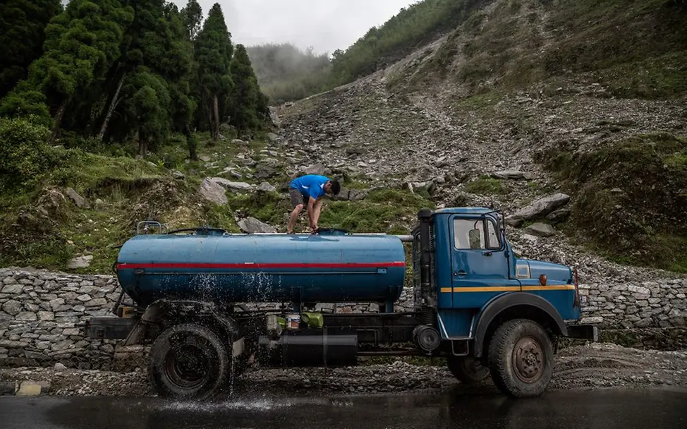 India: The fate of the little water carriers | © Supratim Bhattacharjee, Indien, Agentur De Beeldunie India: The fate of the little water carriers