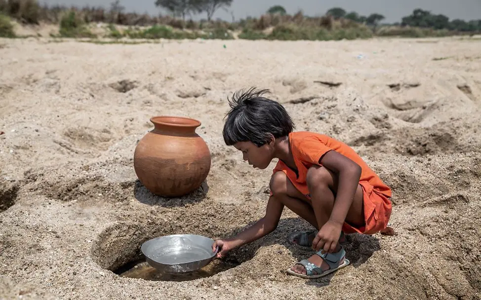 India: The fate of the little water carriers | © Supratim Bhattacharjee, Indien, Agentur De Beeldunie India: The fate of the little water carriers