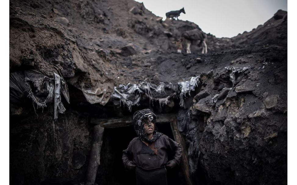 2. Platz Foto des Jahres: Afghanistan: In den Löchern von Chinarak 