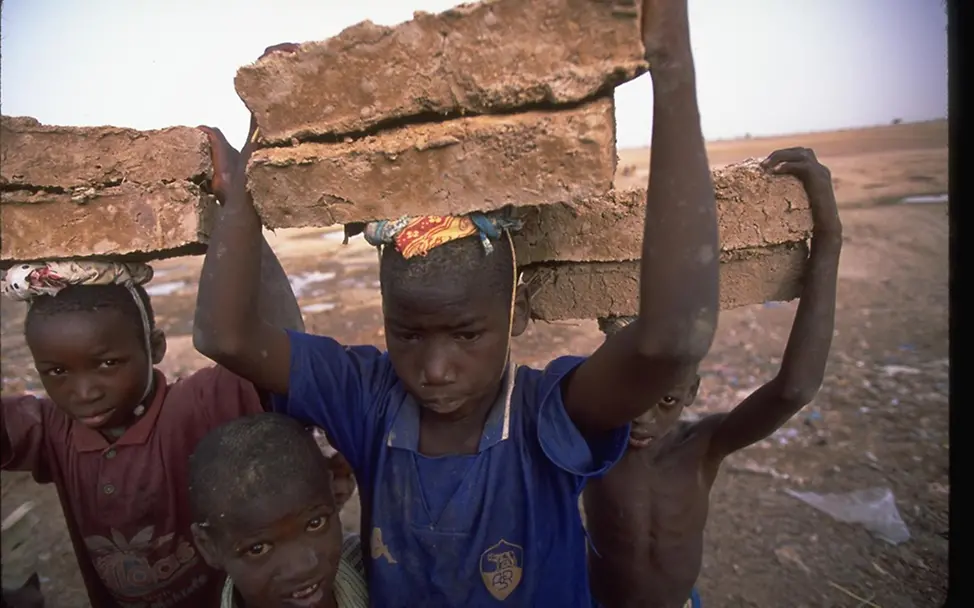 Ausbeuterische Kinderarbeit in Mali. © UNICEF/Pirozzi Ausbeuterische Kinderarbeit in Mali. © UNICEF/Pirozzi