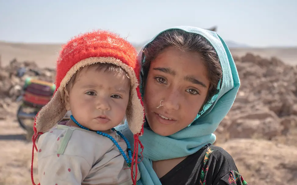 Zari und ihr Bruder haben ihr Zuhause verloren. © UNICEF/UNI452496/Khayyam Zari und ihr Bruder haben ihr Zuhause verloren.