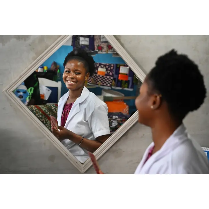 Mentale Gesundheit | © UNICEF/UNI420708/Dejongh Leontine Tioye, ein 19-jähriges Mädchen, in San Pedro, im Südwesten der Elfenbeinküste.