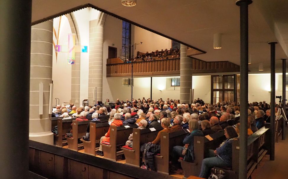 Die Atmosphäre in der Stadtkirche war erfüllt von Solidarität und Mitgefühl.