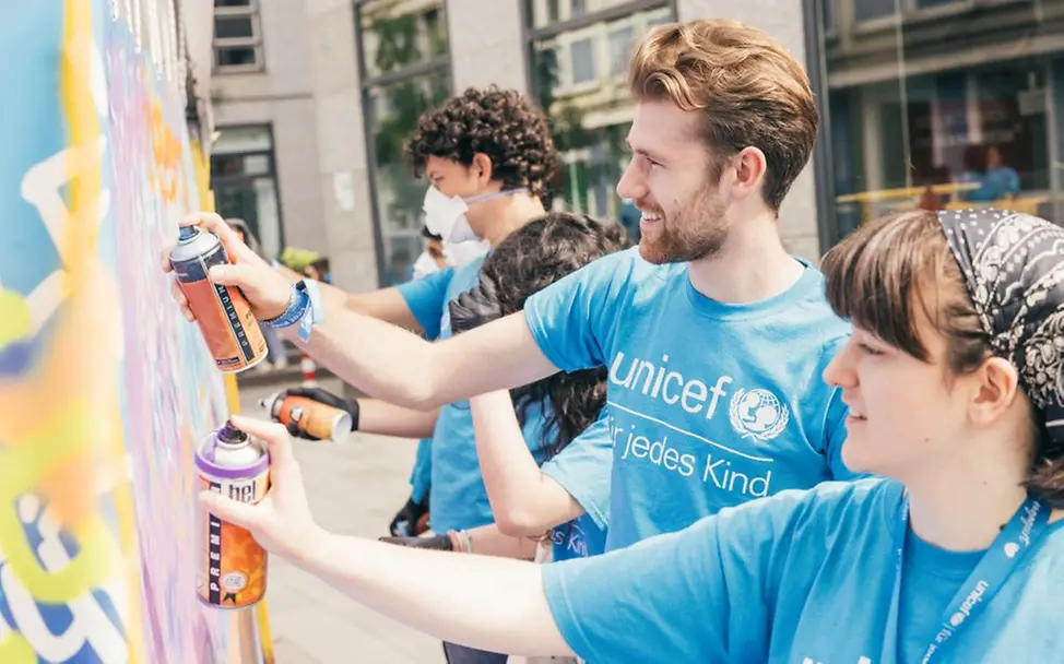 Stand up, speak out! © UNICEF Stand up, speak out!