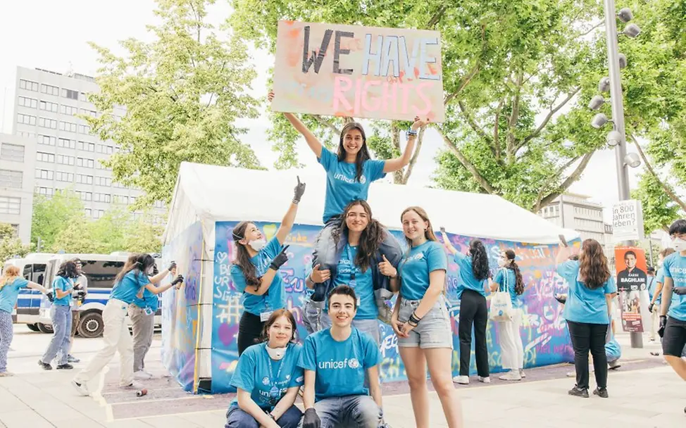 Stand up, speak out! © UNICEF Stand up, speak out!