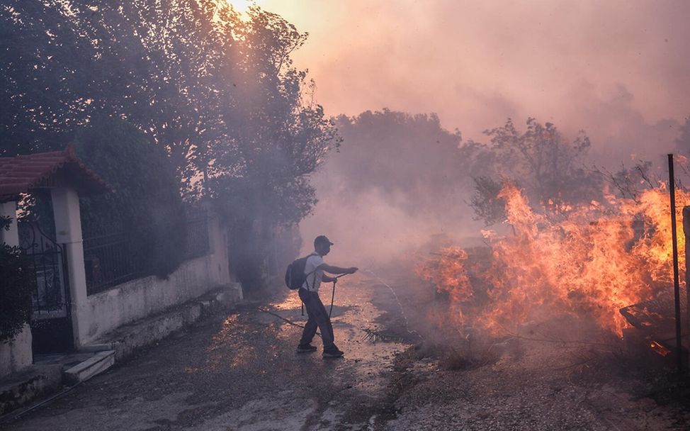 Hitze Kinder: Waldbrände in Griechenland 