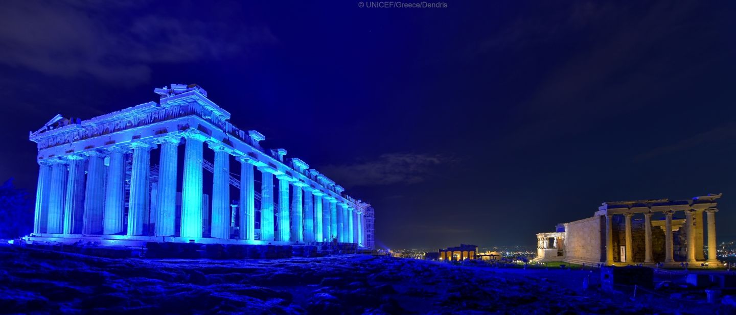 Die Akropolis in Athen war zum Weltkindertag am 20. November 2019 blau angestrahlt.