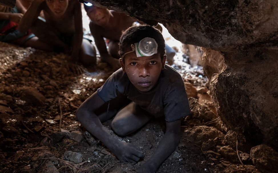 Sambilahatsa in der Glimmermine Vohibola in der Region Anosy, 15 Meter unter der Erde, im Winter im Juni 2022.