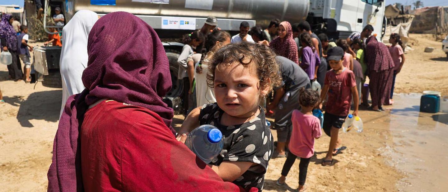 Krieg in Gaza: Kinder im Gazastreifen brauchen dringend sauberes Wasser. UNICEF leistet Nothilfe. 