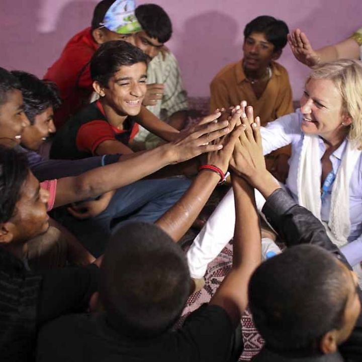 Straßenkinder in Pakistan mit Sabine Christiansen