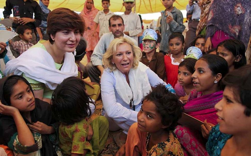 Gegen Kinderarbeit: UNICEF und Sabine Christiansen in Pakistan