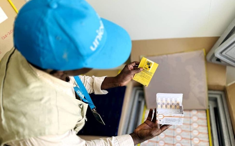 Sudan: Cholera-Impfstoffe erreichen die Gemeinde dank UNICEF-Gesundheitshelfer*innen.