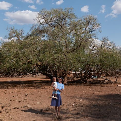 In Antanimora auf Madagaskar, denkt die 18-jährige Annick über ihre Reise mit ihrem 2-jährigen Sohn Tiavina nach.