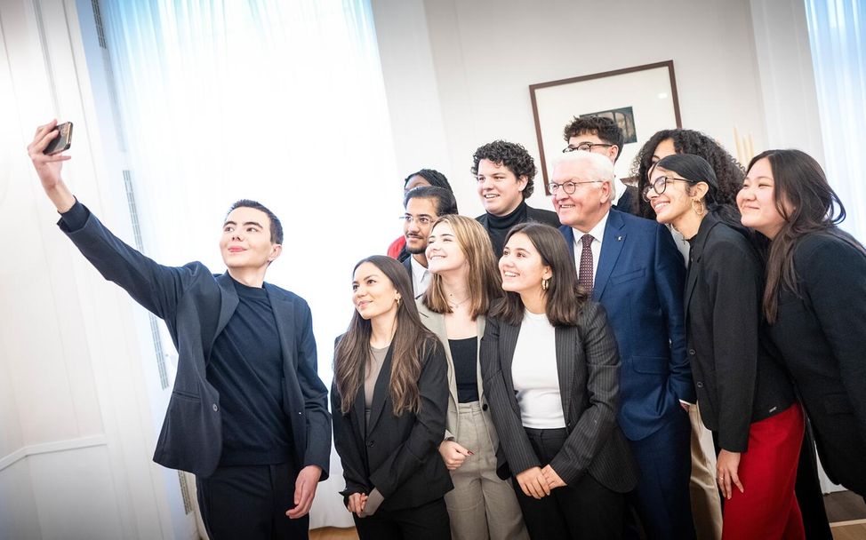 Tag der Kinderrechte: Selfie im Bundespräsidialamt