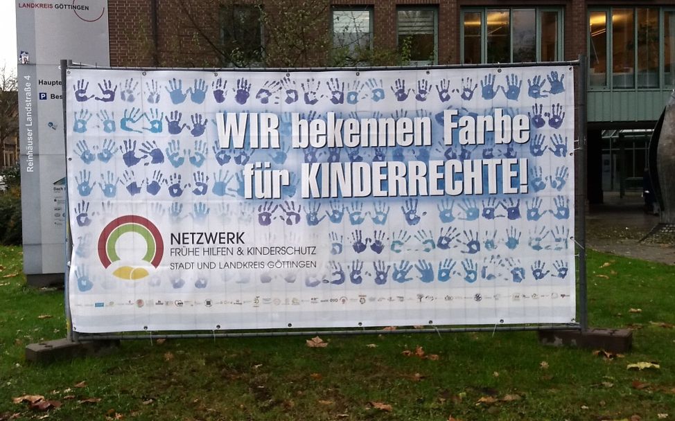 Blue Hands zum Tag der Weltkinderrechte