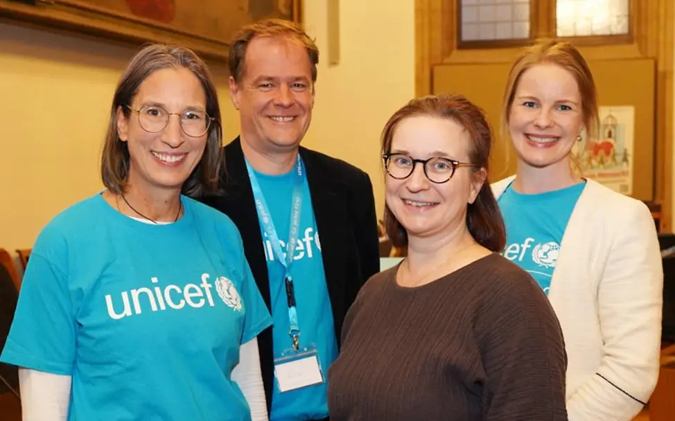 UNICEF im Rathaus mit Frau Maria Deingruber, Leiterin des Kinder- und Jugendrathauses kto-2024-11-19-m-deingruber-unicef-muenchen