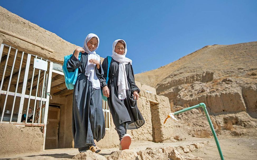 Spenden Bildung: Mädchen in Aghanistan stehen vor besonderen Herausforderungen und bekommen nur begrenzten Zugang zu Bildung