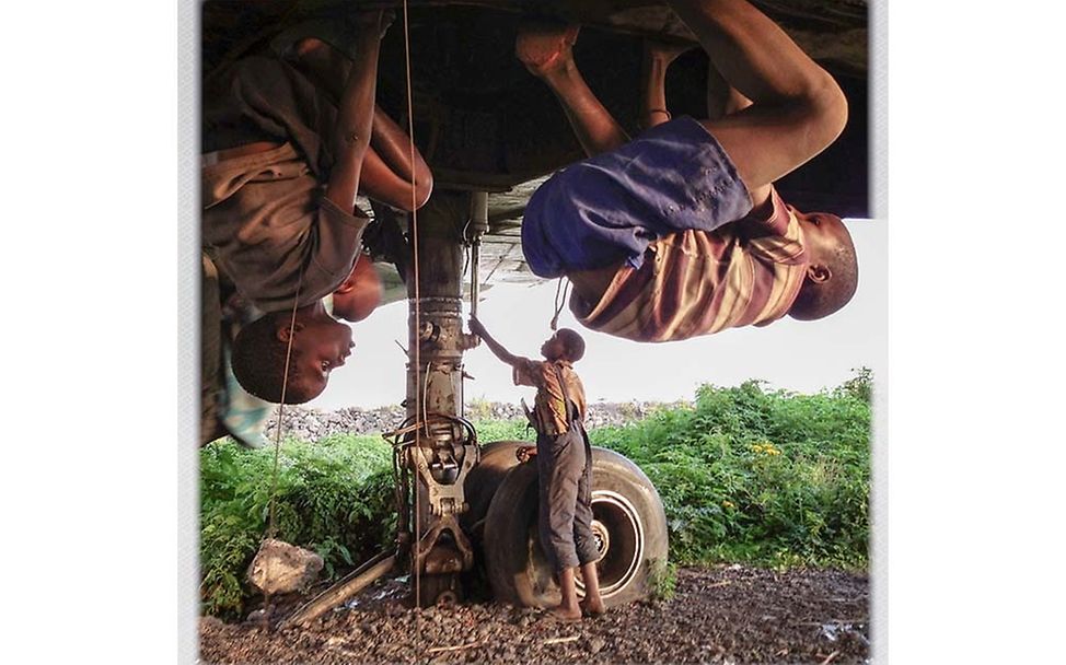 Kongo: Spielplatz Flughafen | © Michael C. Brown/Magnum Nominee