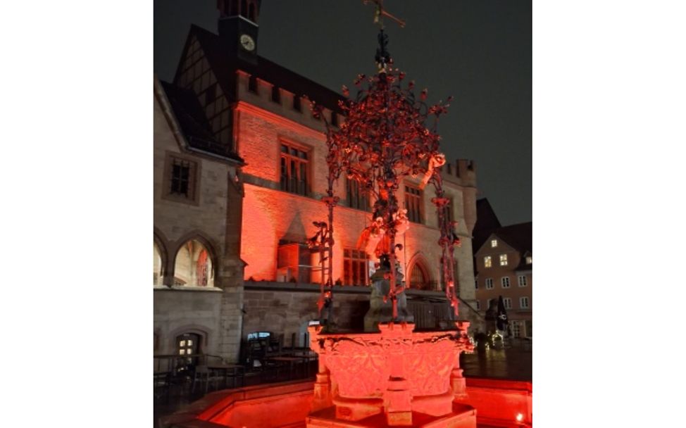 Red Hand Day 2025 am Alten Rathaus in Göttingen 