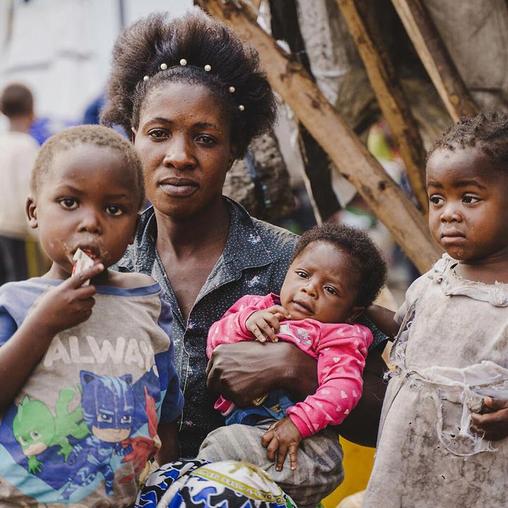 Demokratische Republik Kongo Nothilfe: Eine in einem Flüchtlingscamp angekommene Familie in der Provinz Nord-Kivu