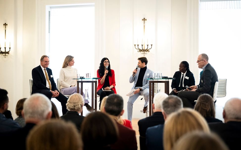 Auf dem Podium beim Neujahrsgespräch in Schloss Bellevue 