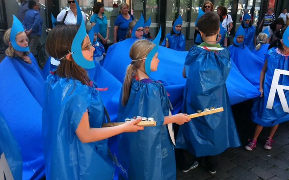 Wasserwelle beim Aktionstag im Sauerland. ©UNICEF Wasserwelle beim Aktionstag im Sauerland. ©UNICEF