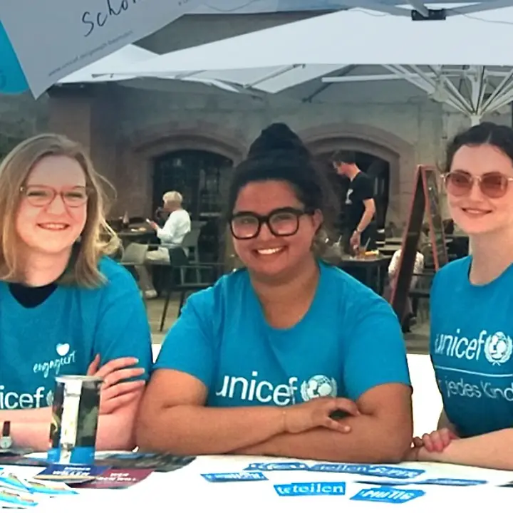 UNICEF-Hochschulgruppe – engagiert am 30. April 2025 – Tag der gewaltfreien Erziehung | © UNICEF Göttingen Team der UNICEF-Hochschulgruppe – engagiert am 30. April 2025 – Tag der gewaltfreien Erziehung