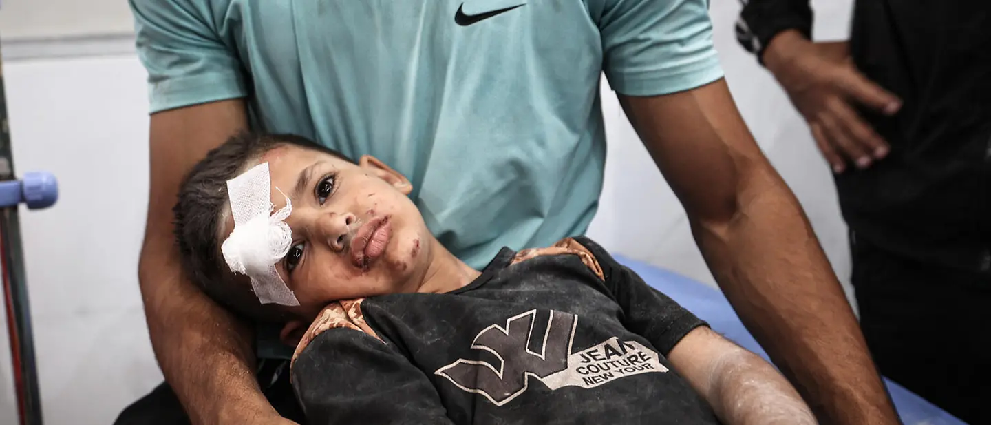 Ein verletzter Junge in Gaza