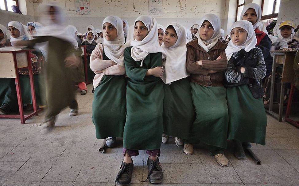 Yemen: I read, I write. © Laura Boushnak/Rawiya Collective