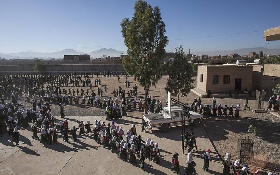 Yemen: I read, I write. © Laura Boushnak/Rawiya Collective