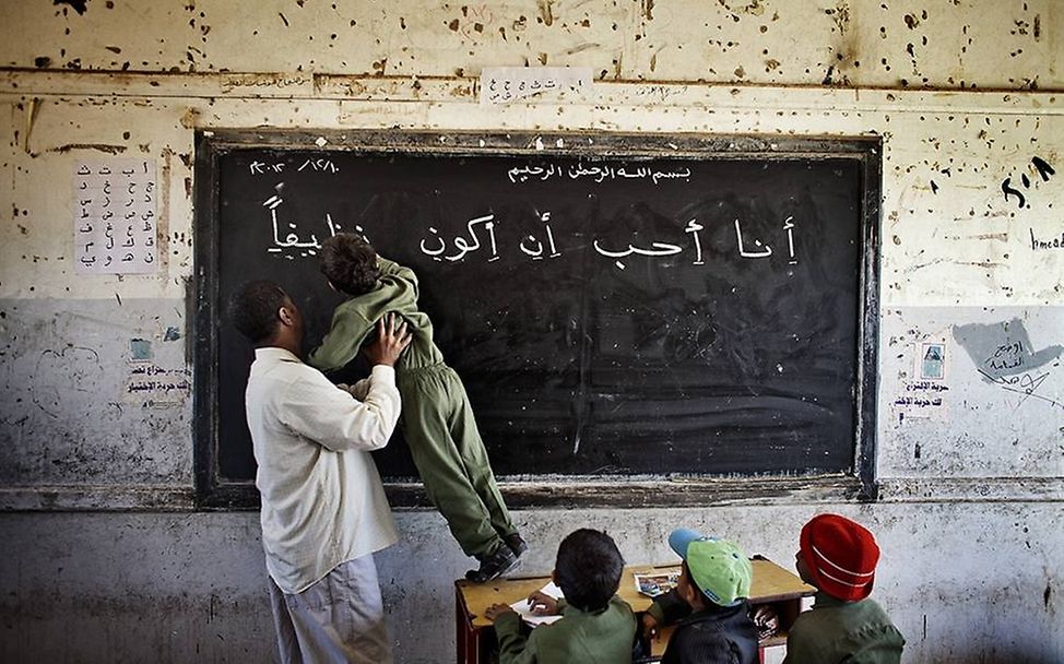 Yemen: I read, I write. © Laura Boushnak/Rawiya Collective