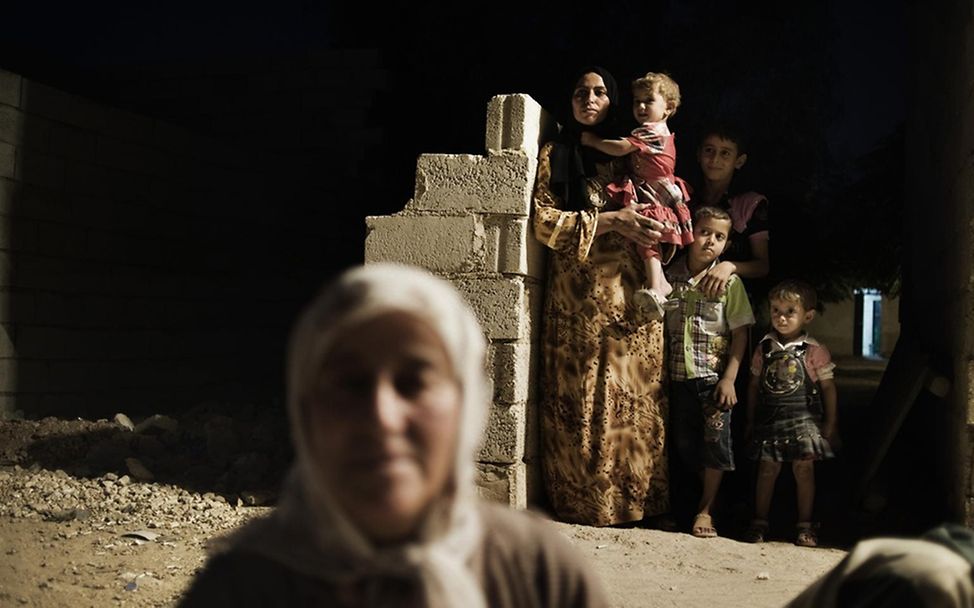 Mutter mit ihren Kindern in Aleppo. ©UNICEF/NYHQ2012-1297/Romenzi