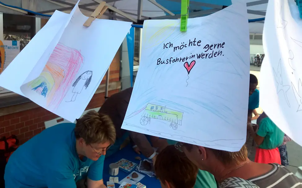 Weltkindertag in Radebeul - Mitmachaktionen der UNICEF-AG Dresden Weltkindertag in Radebeul - Mitmachaktionen der UNICEF-AG Dresden