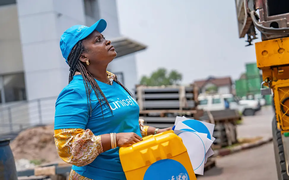 Ebola Kongo: Beim aktuellen Ebolaausbruch unterstützt UNICEF Kinder und Familien mit Hilfsgütern. 
