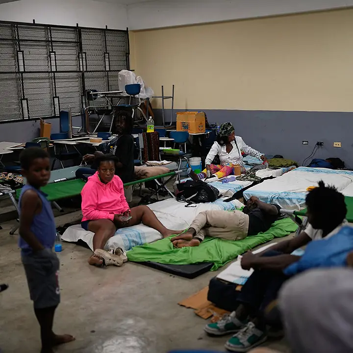 Hurrikan Jamaika spenden: Ein schwerer Hurrikan bringt Kinder in Jamaika in Gefahr.