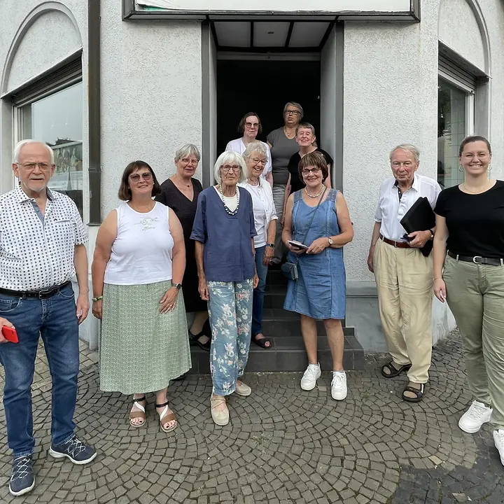 AG Mülheim-Oberhausen_Abschied Leitung_Gruppenfoto (1) AG Mülheim-Oberhausen_Abschied Leitung_Gruppenfoto (1)