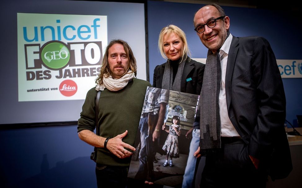 Alessio Romenzi mit Sabine Christiansen und Peter-Matthias Gaede. ©UNICEF/Zimmermann