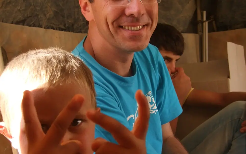 Christian Schneider im Flüchtlingscamp in Jordanien. ©UNICEF Christian Schneider im Flüchtlingscamp in Jordanien. ©UNICEF
