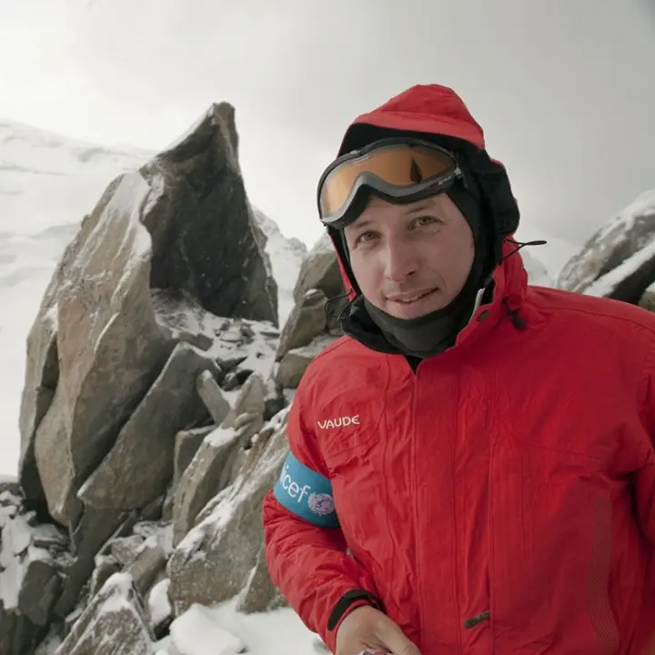 UNICEF-Pate Willi Weitzel bei seinem Mont-Blanc-Aufstieg 2011 © Thomas Strothjohann UNICEF-Pate Willi Weitzel bei seinem Mont-Blanc-Aufstieg 2011 © Thomas Strothjohann