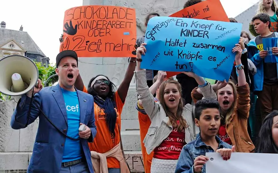 UNICEF-Pate Ben bei einer Kinderrechte-Demo © Hyou Vielz UNICEF-Pate Ben bei einer Kinderrechte-Demo © Hyou Vielz