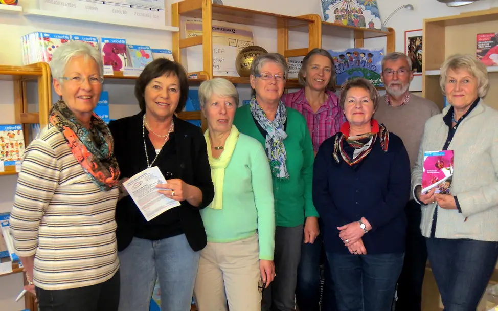 Einige der UNICEF-Teammitglieder der Arbeitsgruppe Flensburg im Büro