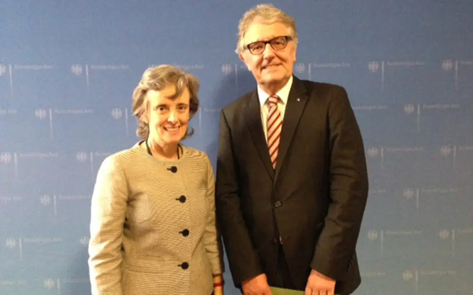 Marta Santos Pais mit Christoph Strässer, Menschenrechtsbeauftragter | © UNICEF DT/Schneider Marta Santos Pais mit Christoph Strässer, Menschenrechtsbeauftragter