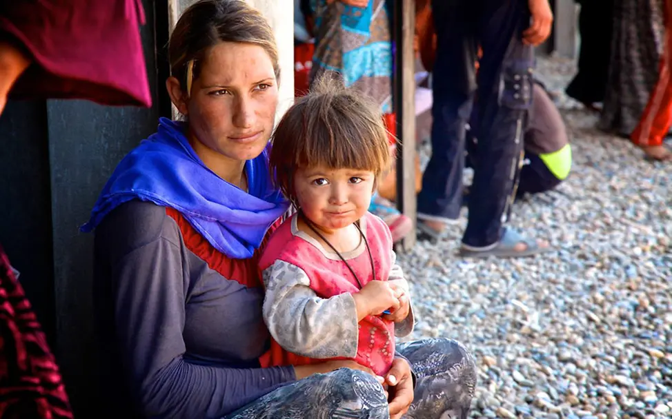 Einer Mutter mit ihrem Kind ist die Flucht gelungen | © UNICEF/NYHQ2014-1118/Khuzaie Irak: Flüchtlinge aus dem Sindschar-Gebirge