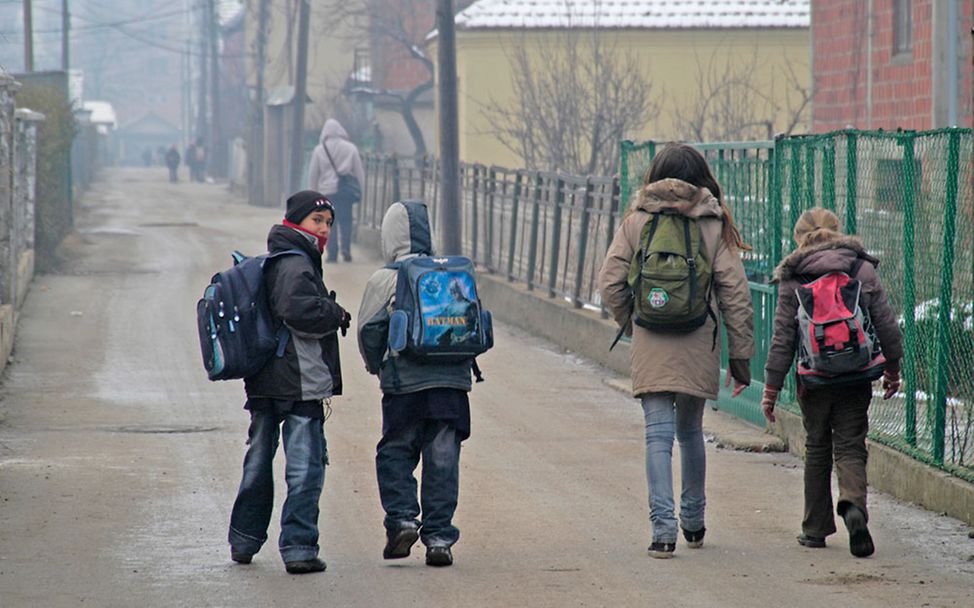 Ilir auf dem Weg zur Schule.