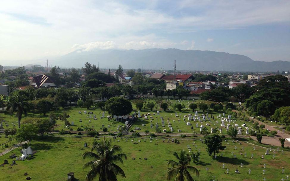 Indonesien: Der alte holländische Friedhof von Banda Aceh.