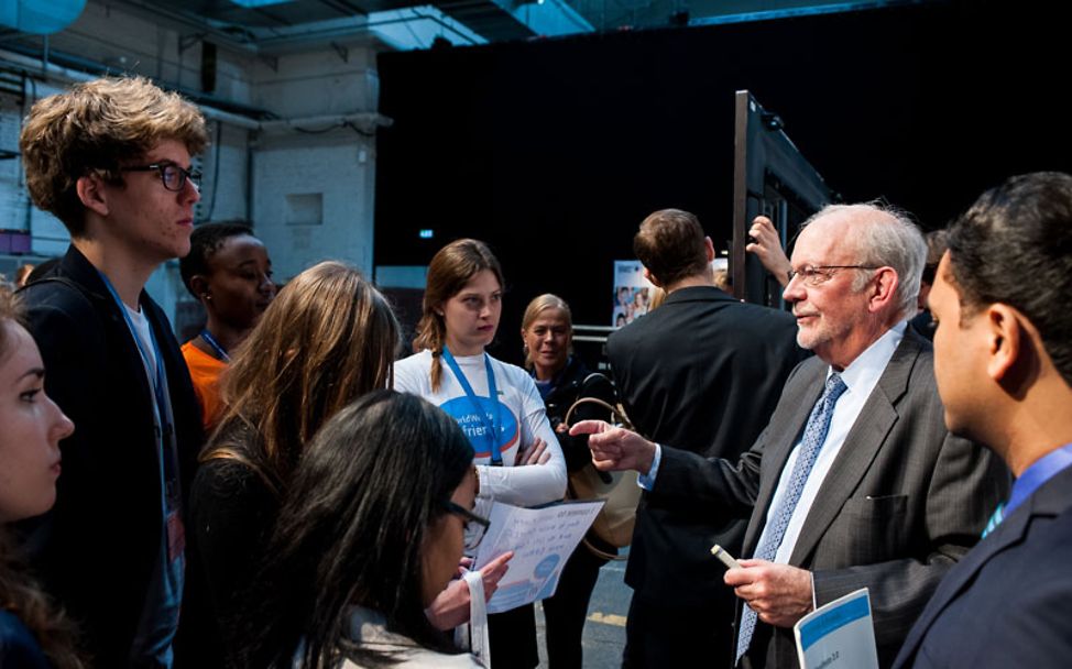 UNICEF-Exekutivdirektor Anthony Lake: Diskussion mit Jugendlichen