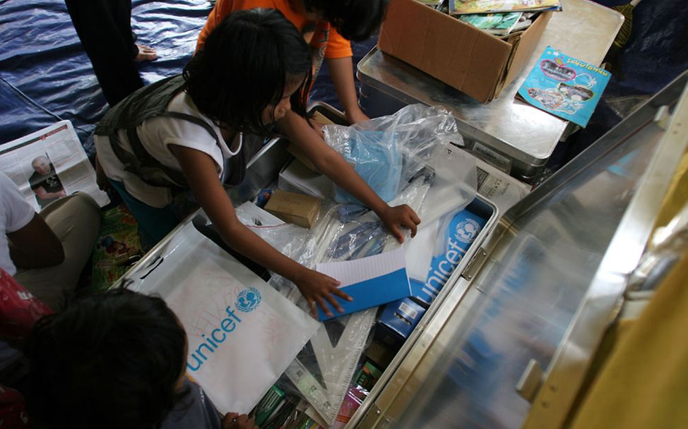 Die UNICEF-Box "Schule in der Kiste".